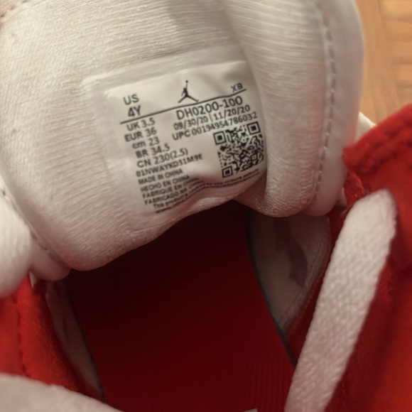 Nike Jordan 1 Mid 85
Size-Boys 4Y - Picture 4 of 9